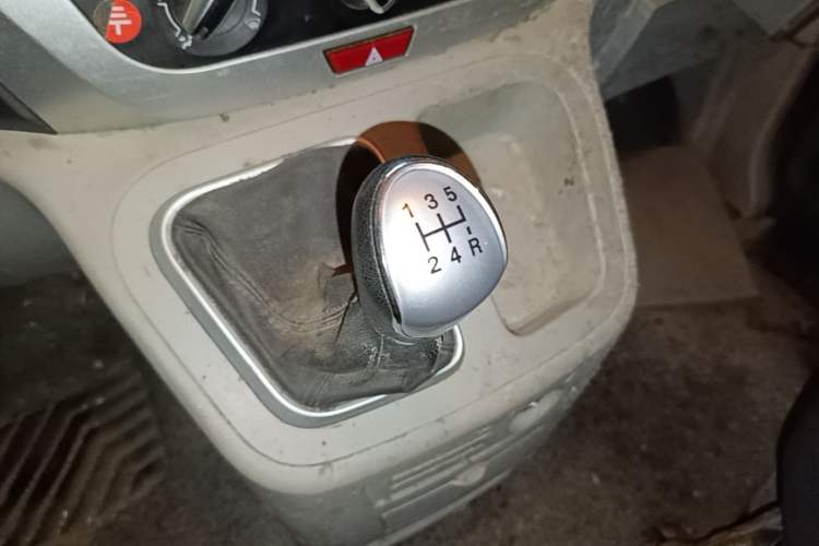 Used JAC Refine M3 2019 1.8L 5-Seater Express Edition Gear Lever