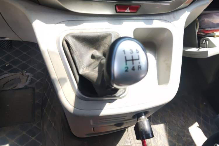 Used JAC Refine M3 2019 Creator Edition 1.8L Luxury Model Gear Lever