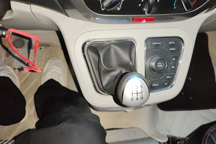 Used JAC Refine M3 2019 IKEA Edition 1.8L Luxury Smart Model Gear Lever
