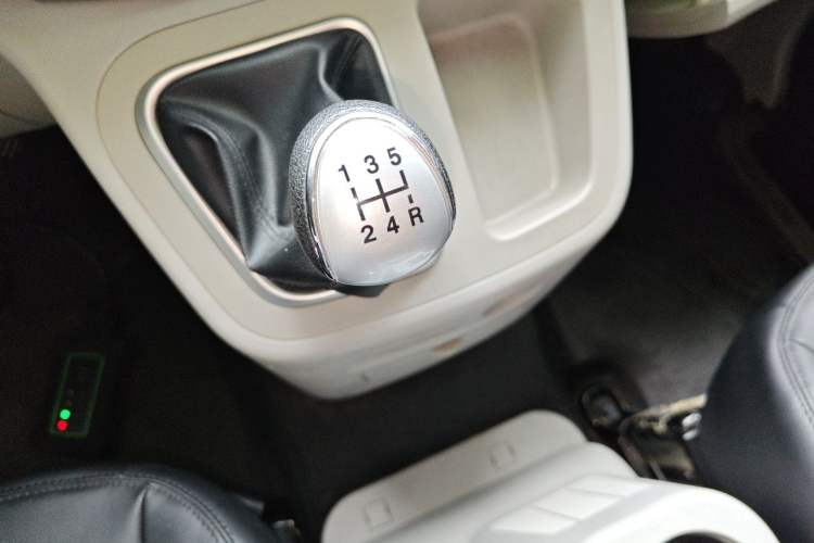 Used JAC Refine M3 2019 PLUS IKEA Edition 1.8L Luxury Model Gear Lever