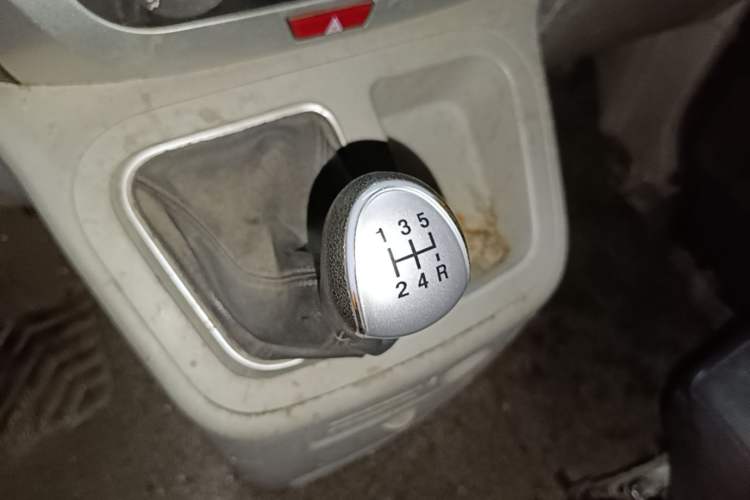 Used JAC Refine M3 2019 1.8L 5-Seater Express Edition Gear Lever