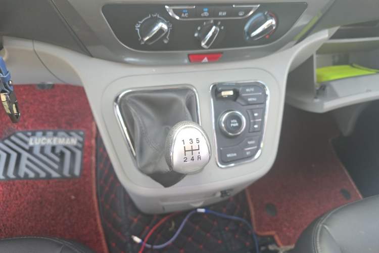 Used JAC Refine M3 2019 IKEA Edition 1.6L Luxury Smart Model Gear Lever