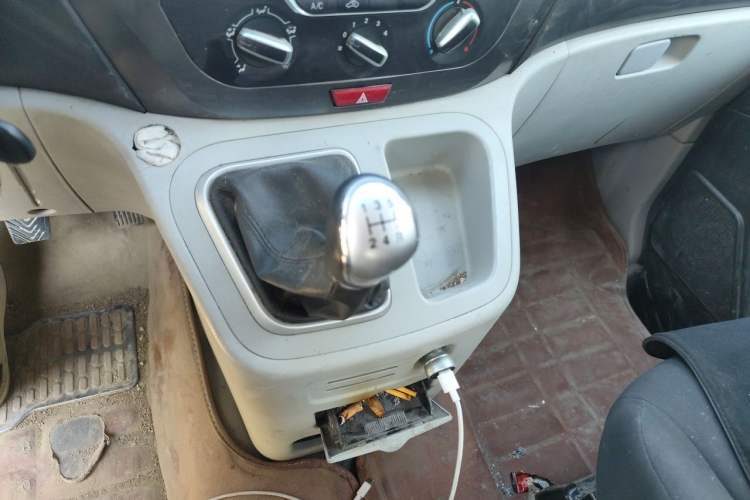 Used JAC Refine M3 2019 1.8L 5-Seater Express Edition Gear Lever