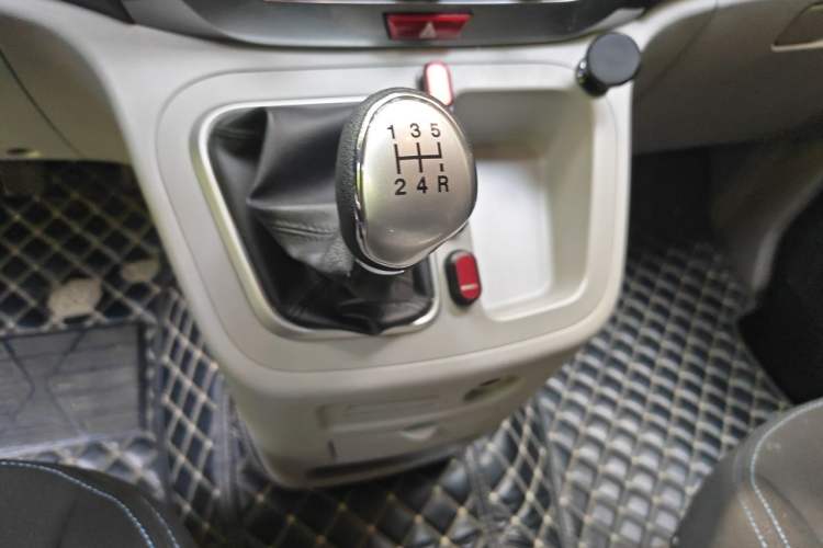 Used JAC Refine M3 2019 PLUS Creator Edition 1.8L Luxury Smart Model Gear Lever