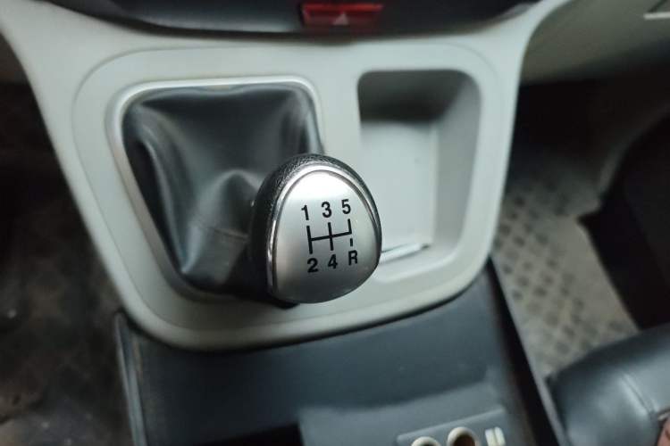 Used JAC Refine M3 2019 1.8L 5-Seater Express Edition Gear Lever