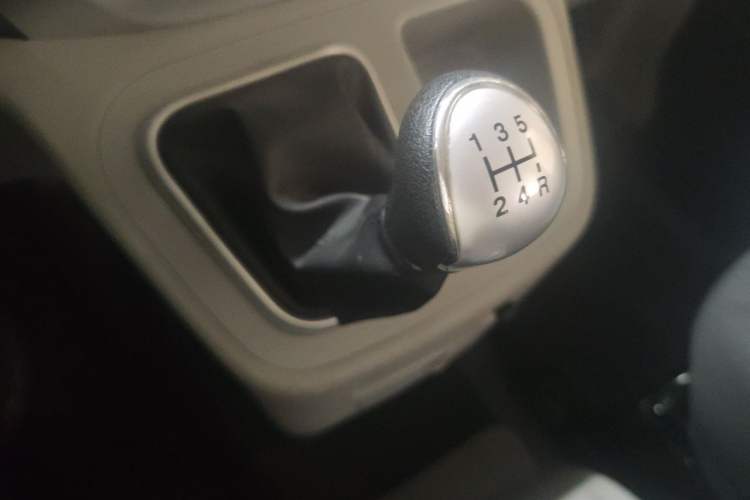 Used JAC Refine M3 2019 Creator Edition 1.8L Luxury Model Gear Lever