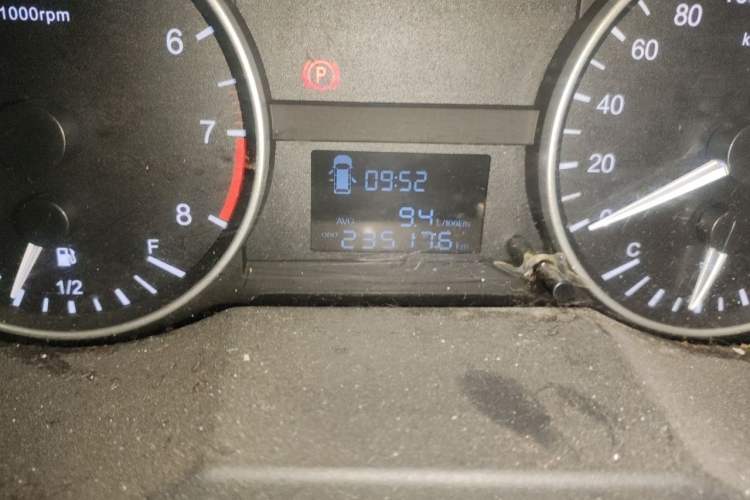 Used JAC Refine M3 2019 IKEA Edition 1.8L Luxury Smart Model Odometer Close Up