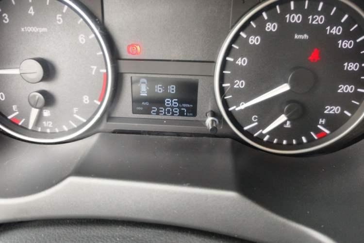 Used JAC Refine M3 2019 1.8L 5-Seater Express Edition Odometer Close Up