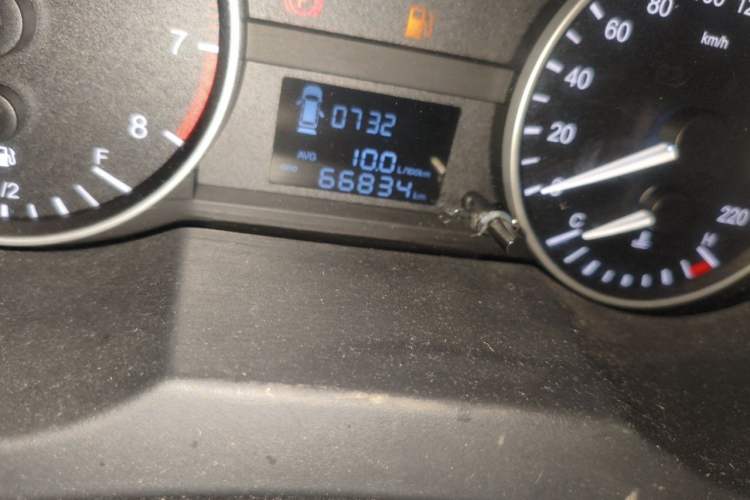 Used JAC Refine M3 2019 PLUS IKEA Edition 1.8L Luxury Model Odometer Close Up