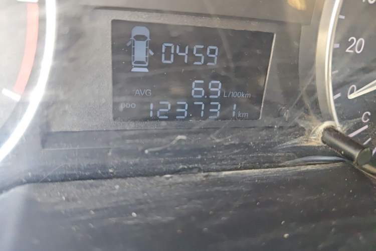 Used JAC Refine M3 2019 PLUS Maker Edition 1.8L Luxury Model Odometer Close Up