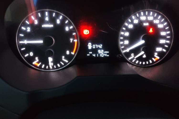 Used JAC Refine M3 2019 IKEA Edition 1.8L Luxury Smart Model Odometer Close Up