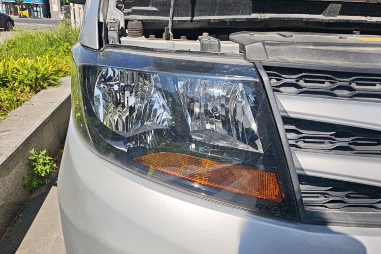 Used JAC Refine M3 2019 PLUS Maker Edition 1.8L Luxury Model Right Front Headlight