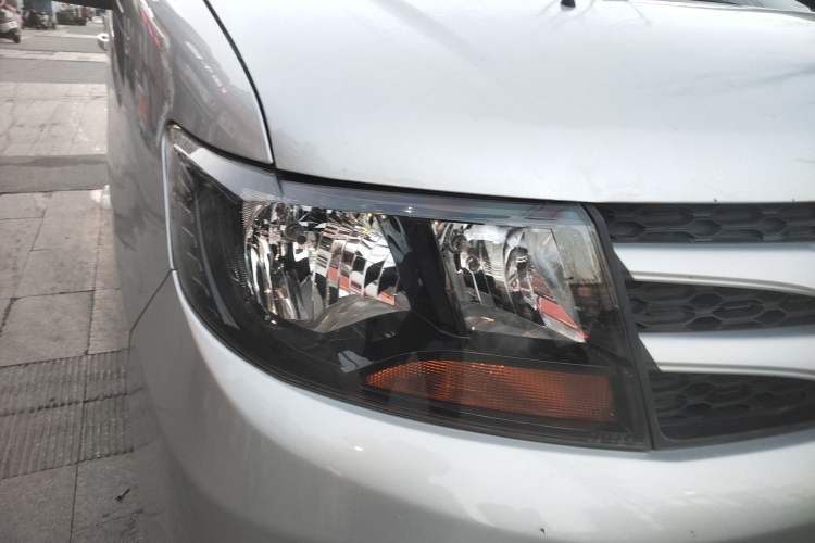 Used JAC Refine M3 2019 Creator Edition 1.8L Luxury Model Right Front Headlight