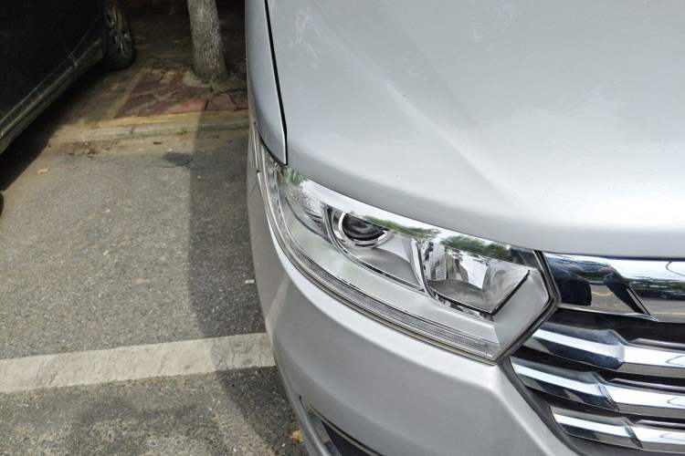 Used JAC Refine M3 2019 PLUS IKEA Edition 1.8L Luxury Model Right Front Headlight