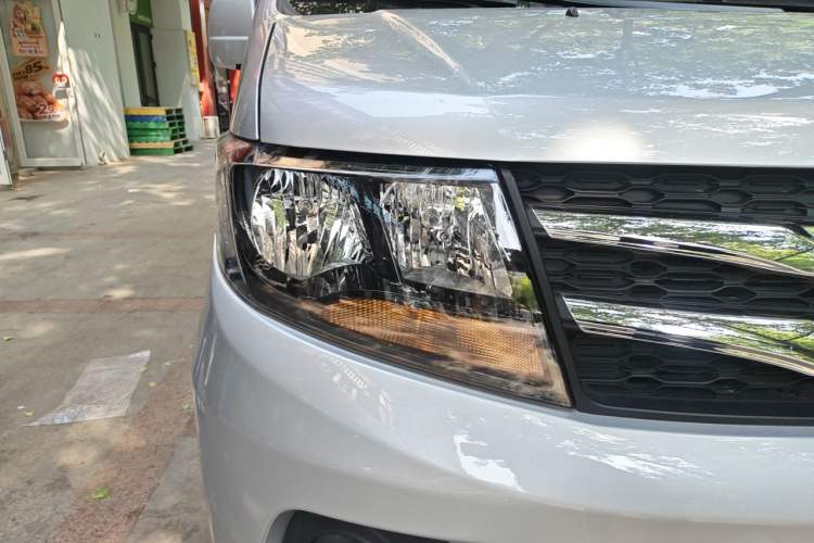 Used JAC Refine M3 2019 PLUS Creator Edition 1.8L Luxury Smart Model Right Front Headlight