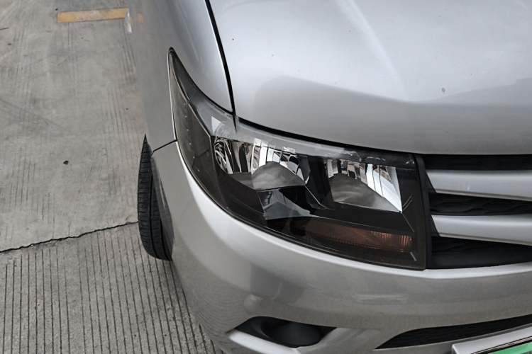 Used JAC Refine M3 2019 PLUS Maker Edition 1.8L Luxury Model Right Front Headlight