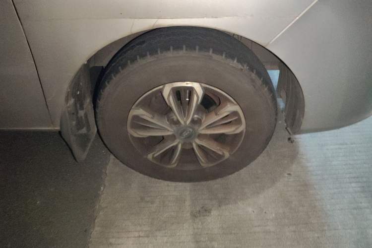 Used JAC Refine M3 2019 IKEA Edition 1.8L Luxury Smart Model Right Front Wheel Hub