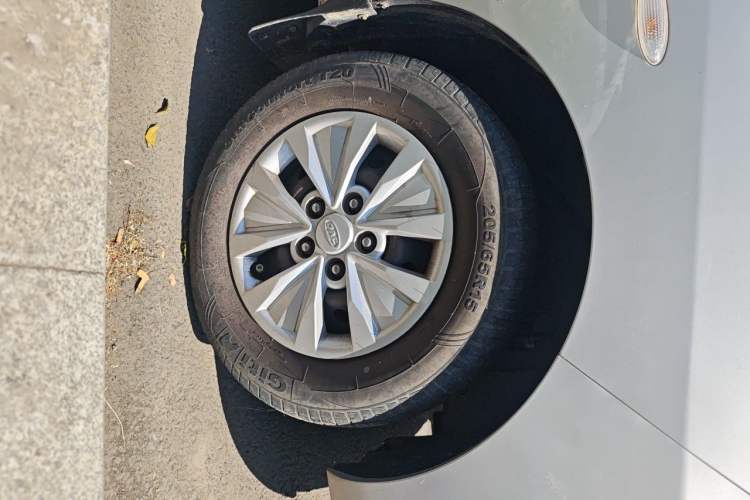 Used JAC Refine M3 2019 PLUS Maker Edition 1.8L Luxury Model Right Front Wheel Hub