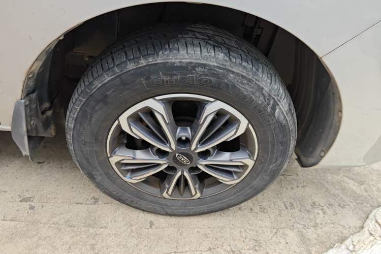 Used JAC Refine M3 2019 PLUS IKEA Edition 1.8L Luxury Model Right Front Wheel Hub