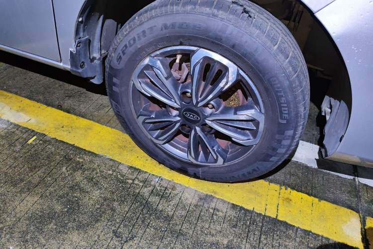 Used JAC Refine M3 2019 IKEA Edition 1.8L Luxury Smart Model Right Front Wheel Hub