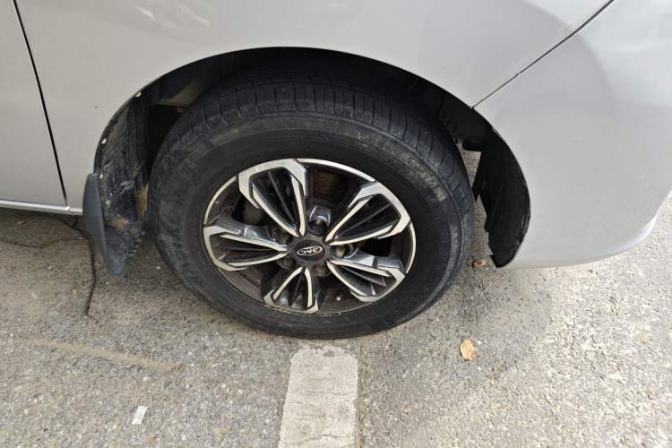 Used JAC Refine M3 2019 PLUS IKEA Edition 1.8L Luxury Model Right Front Wheel Hub