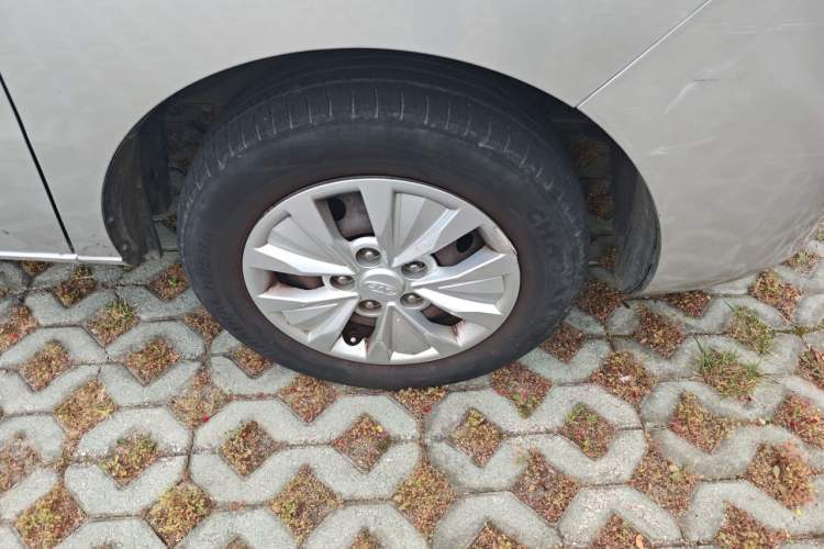 Used JAC Refine M3 2019 Creator Edition 1.8L Luxury Model Right Front Wheel Hub
