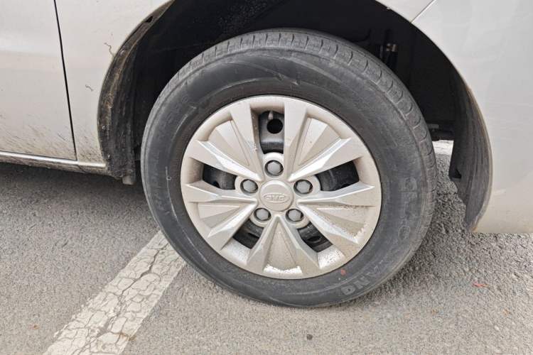 Used JAC Refine M3 2019 Creator Edition 1.8L Luxury Model Right Front Wheel Hub