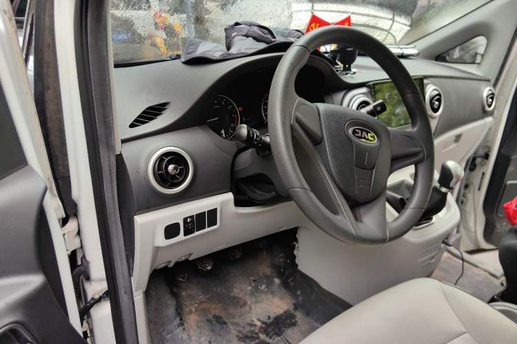 Used JAC Refine M3 2019 1.8L 5-Seater Express Edition Center Console