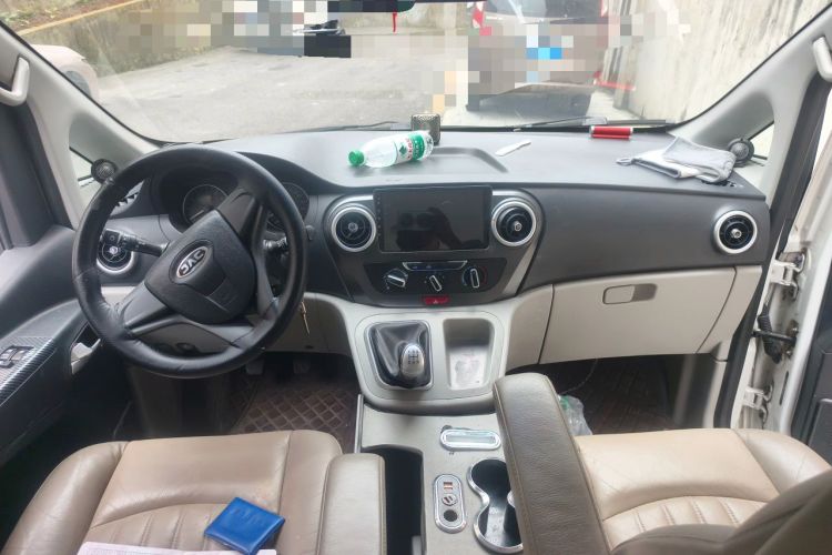 Used JAC Refine M3 2019 1.8L 5-Seater Express Edition Center Console