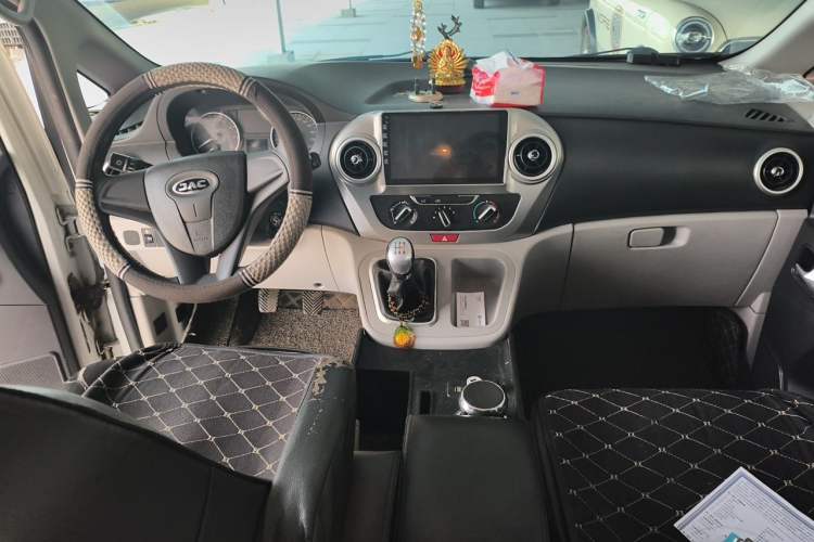 Used JAC Refine M3 2019 1.8L 5-Seater Express Edition Center Console