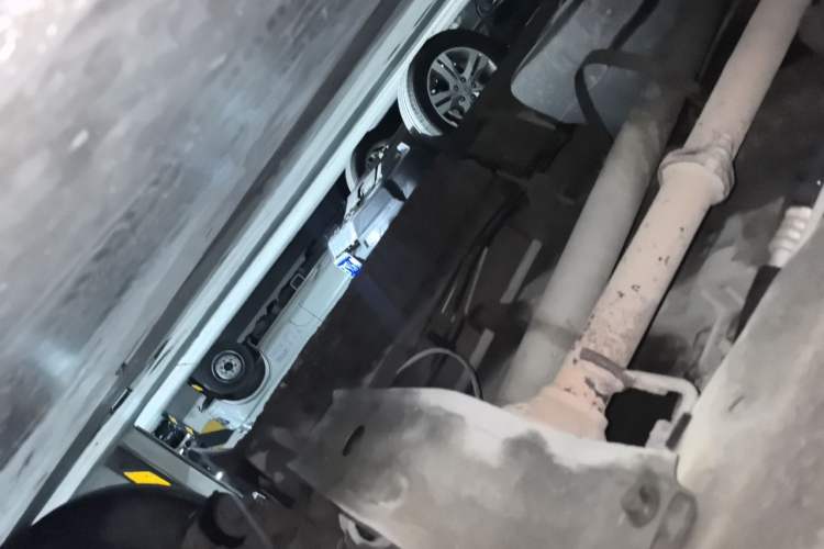Used JAC Refine M3 2019 IKEA Edition 1.6L Luxury Smart Model Chassis Front Right