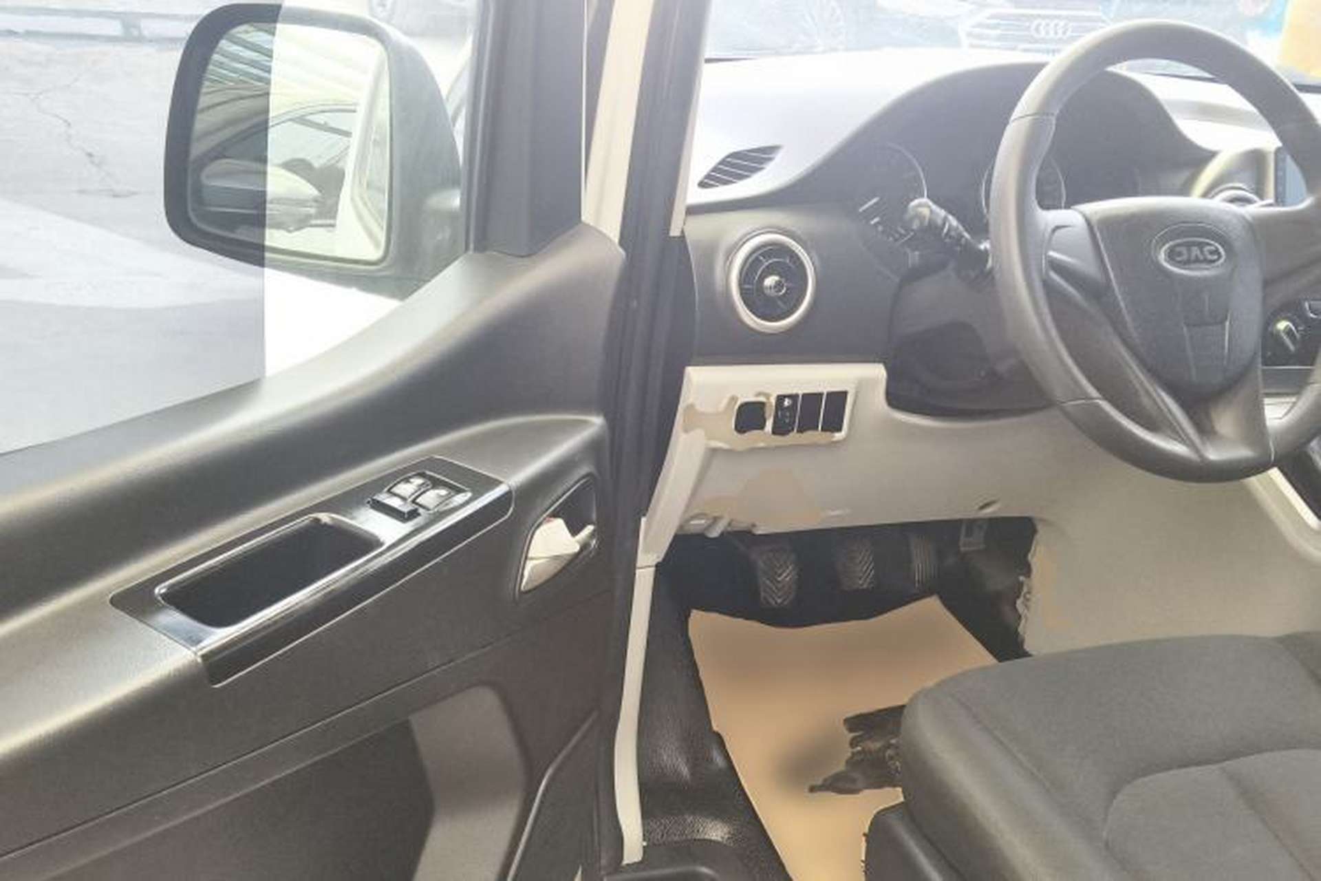 Used JAC Refine M3 2019 Creator Edition 1.8L Luxury Model Driver Seat