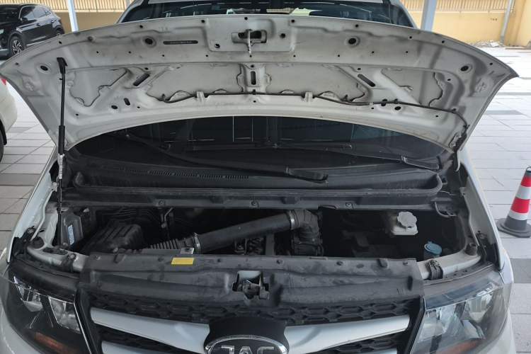 Used JAC Refine M3 2019 1.8L 5-Seater Express Edition Engine Bay