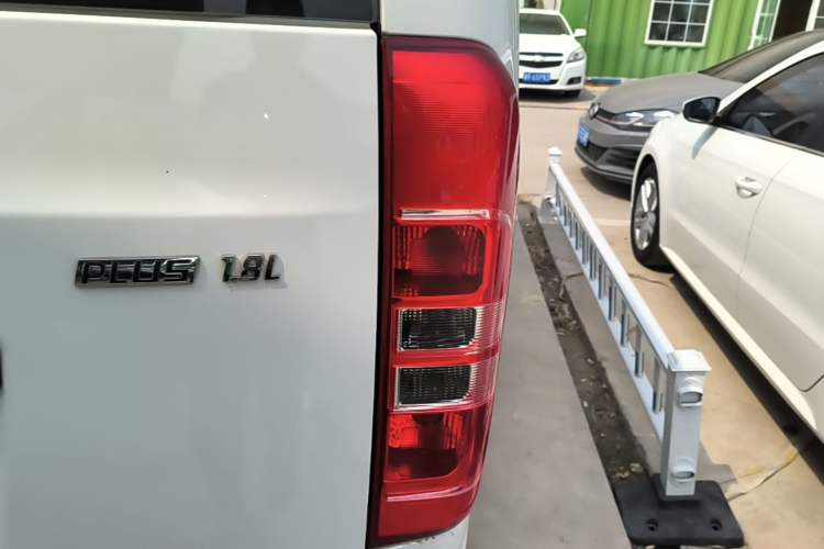 Used JAC Refine M3 2019 PLUS Maker Edition 1.8L Luxury Smart Model with 9 Seats Exterior 3