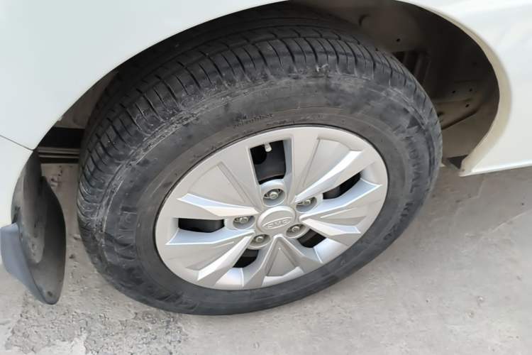 Used JAC Refine M3 2019 PLUS Maker Edition 1.8L Luxury Smart Model with 9 Seats Exterior 5