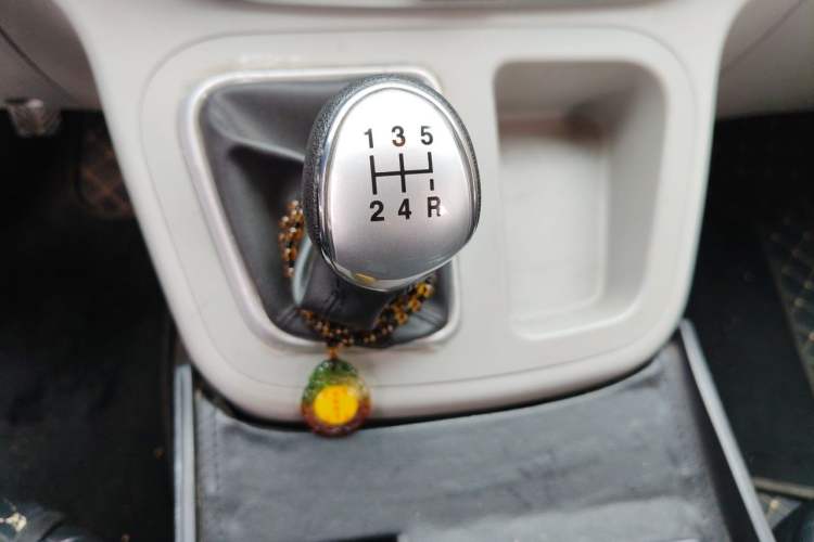 Used JAC Refine M3 2019 1.8L 5-Seater Express Edition Gear Lever