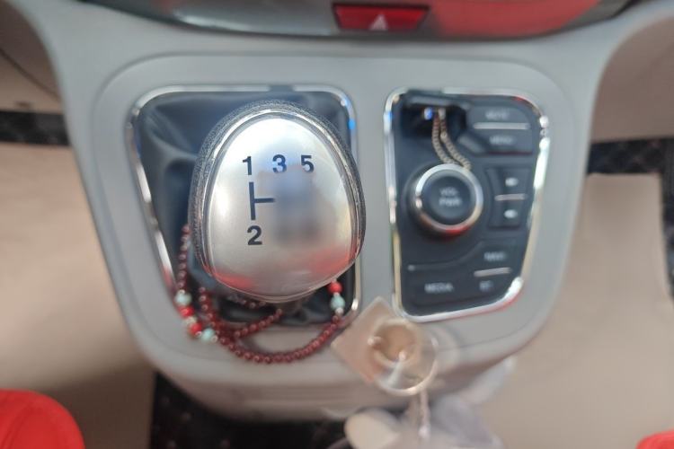 Used JAC Refine M3 2019 IKEA Edition 1.8L Luxury Smart Model Gear Lever