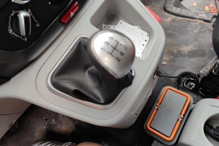 Used JAC Refine M3 2019 1.8L 5-Seater Express Edition Gear Lever