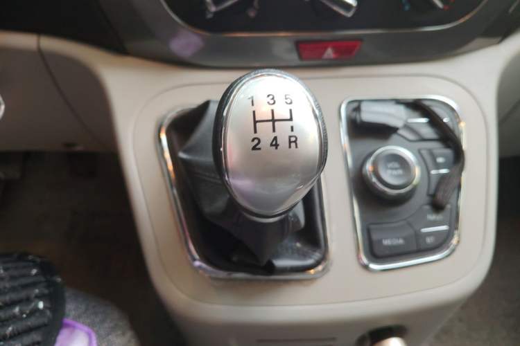 Used JAC Refine M3 2019 IKEA Edition 1.8L Luxury Smart Model Gear Lever
