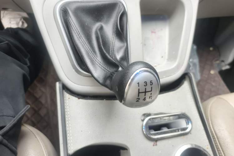 Used JAC Refine M3 2019 1.8L 5-Seater Express Edition Gear Lever
