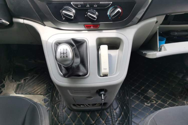 Used JAC Refine M3 2019 PLUS Creator Edition 1.8L Luxury Smart Model Gear Lever