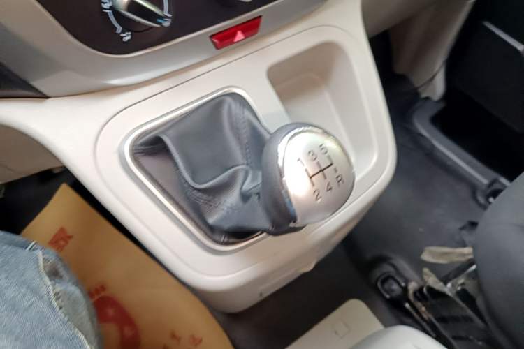 Used JAC Refine M3 2019 Creator Edition 1.8L Luxury Model Gear Lever