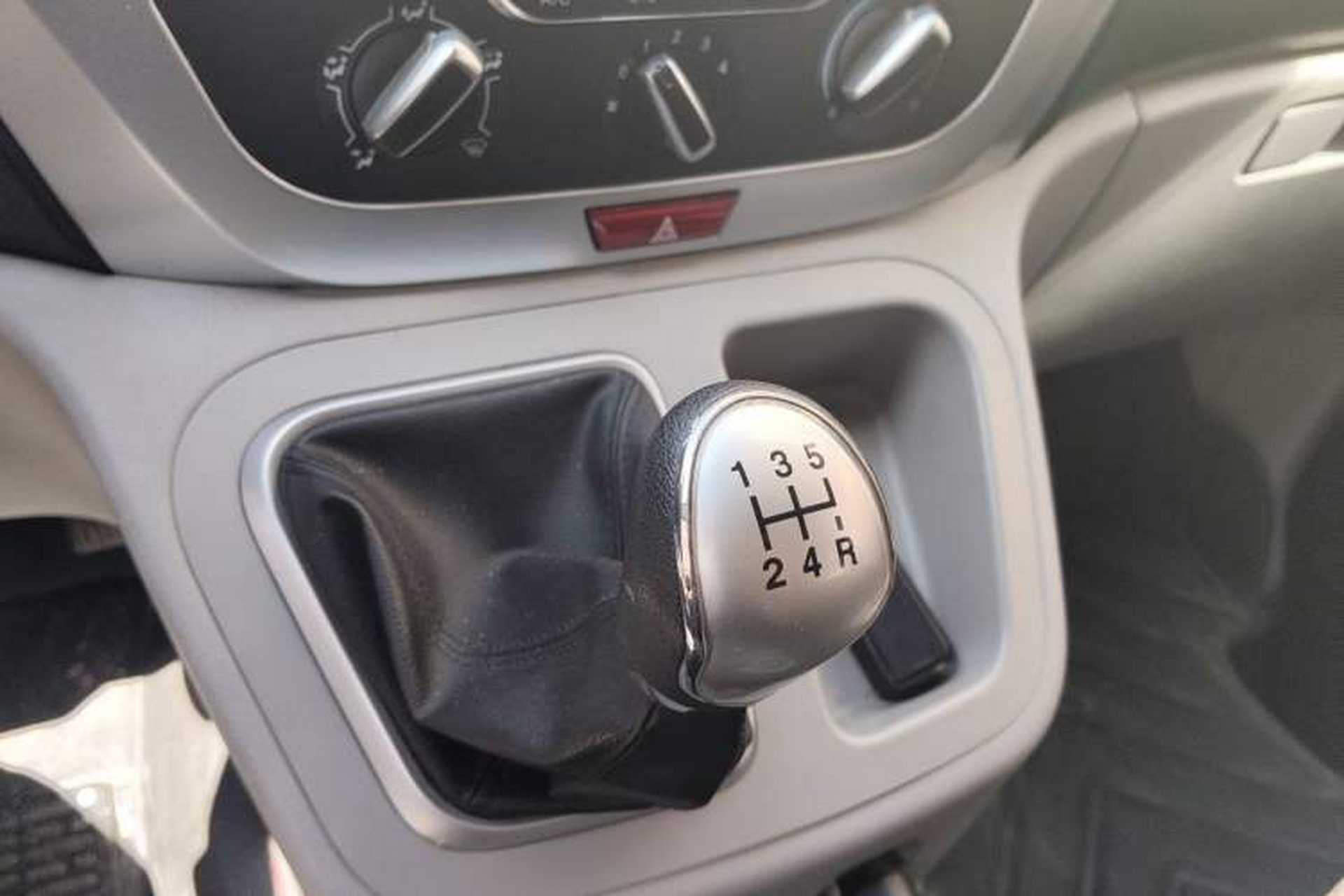 Used JAC Refine M3 2019 1.8L 5-Seater Express Edition Gear Lever