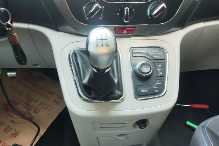 Used JAC Refine M3 2019 IKEA Edition 1.8L Luxury Smart Model Gear Lever