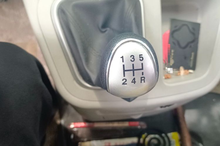 Used JAC Refine M3 2019 PLUS IKEA Edition 1.8L Luxury Model Gear Lever