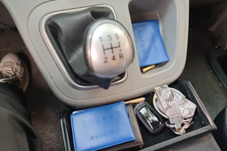 Used JAC Refine M3 2019 1.8L 5-Seater Express Edition Gear Lever