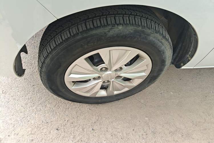 Used JAC Refine M3 2019 Creator Edition 1.8L Luxury Model Left Front Wheel Hub