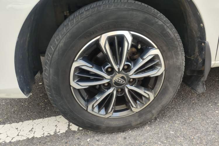 Used JAC Refine M3 2019 IKEA Edition 1.8L Luxury Smart Model Left Front Wheel Hub