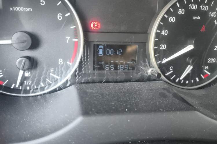 Used JAC Refine M3 2019 PLUS IKEA Edition 1.8L Luxury Model Odometer Close Up