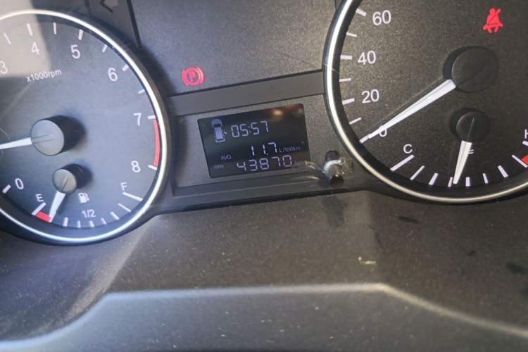 Used JAC Refine M3 2019 Creator Edition 1.8L Luxury Model Odometer Close Up